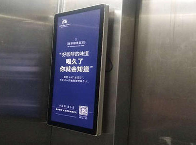 電梯里的液晶廣告機是如何連接到網(wǎng)絡(luò)，達林廣告機廠家為您解答
